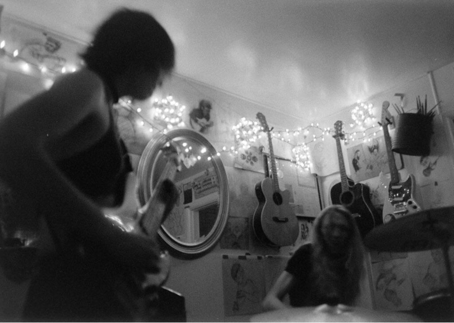 Bonnie and Madi play together during a jam session. Photo courtesy of James Rasmussen.