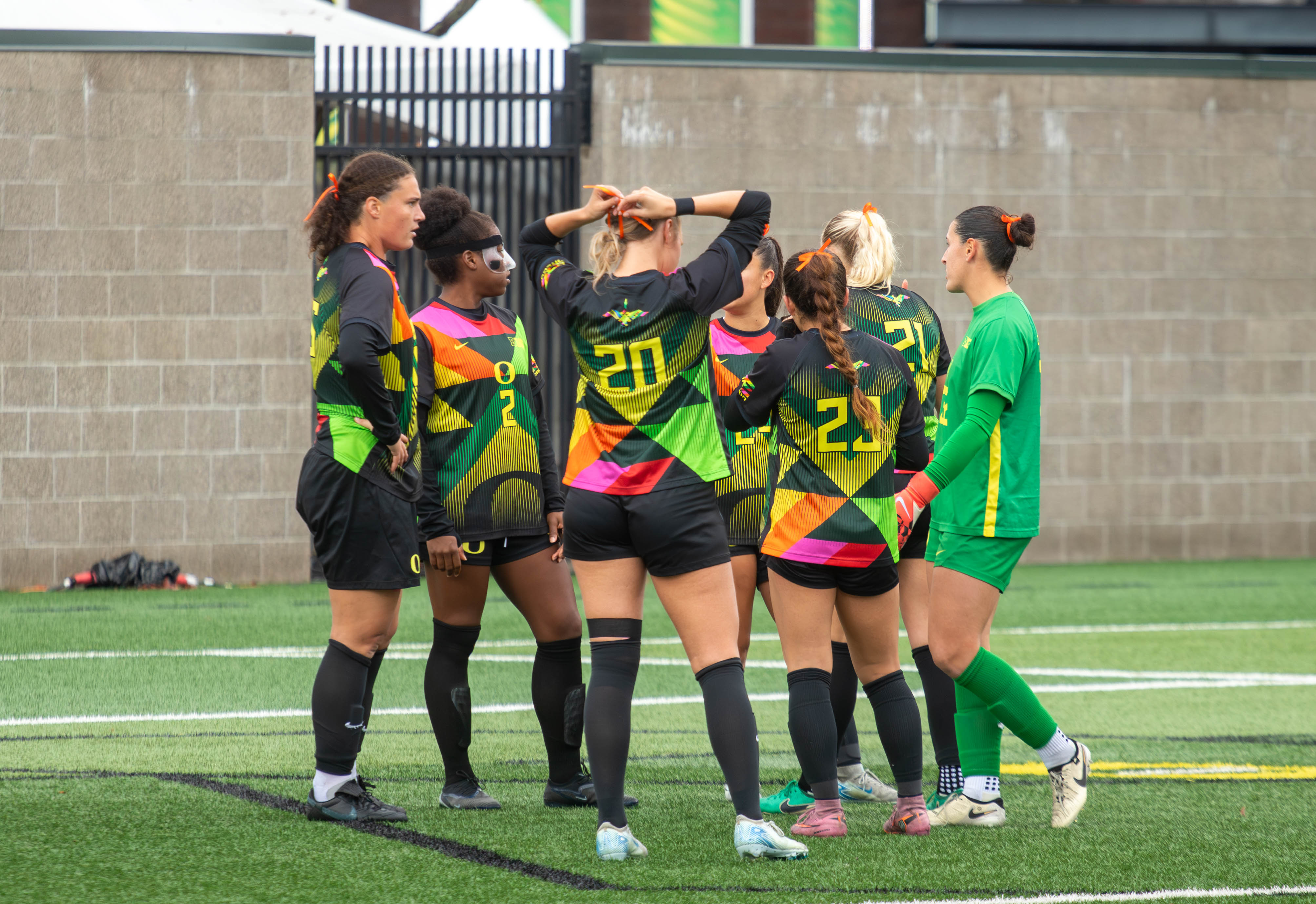 Oregon women's soccer huddles up during a game against the Washington Huskies at Papé Field.